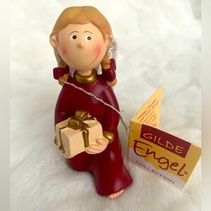 Gilde Angel Figurines and Ornaments. Item no: 28003. Kneeling girl holding gift.